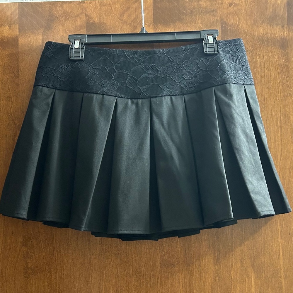 Bebe Black Lace Waist Pleated Mini Skirt, Size 8 - Picture 16 of 16